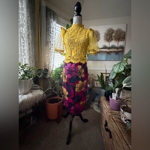 EUC Worthington Women’s Cardinal Colored Pencil Skirt w/ Bold Floral Pattern